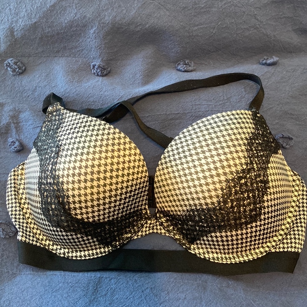 Victoria’s Secret Very sexy push up bra 34D